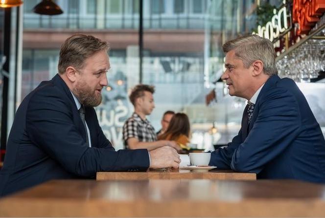 	Przyjaciółki 23 sezon odc. 268. Paweł (Bartek Kasprzykowski), adwokat Tomasz (Piotr Grabowski)