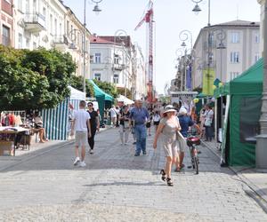 Rzemieślniczy Bazar w Kielcach. Były stoiska handlowe oraz atrakcje