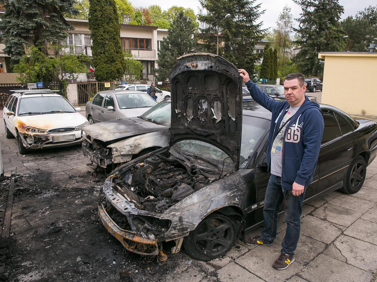 Na Bielanach spłonęło pięć aut