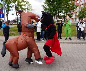 Pomysłowość studentów nie zna granic! Za kogo się przebierają?