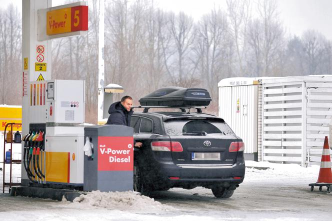 Tankuje za stówę jak zwykły Polak