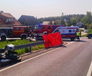 Jeep nie dał motocykliście żadnych szans. 54-latek zginął na miejscu, tragedia na DK 28