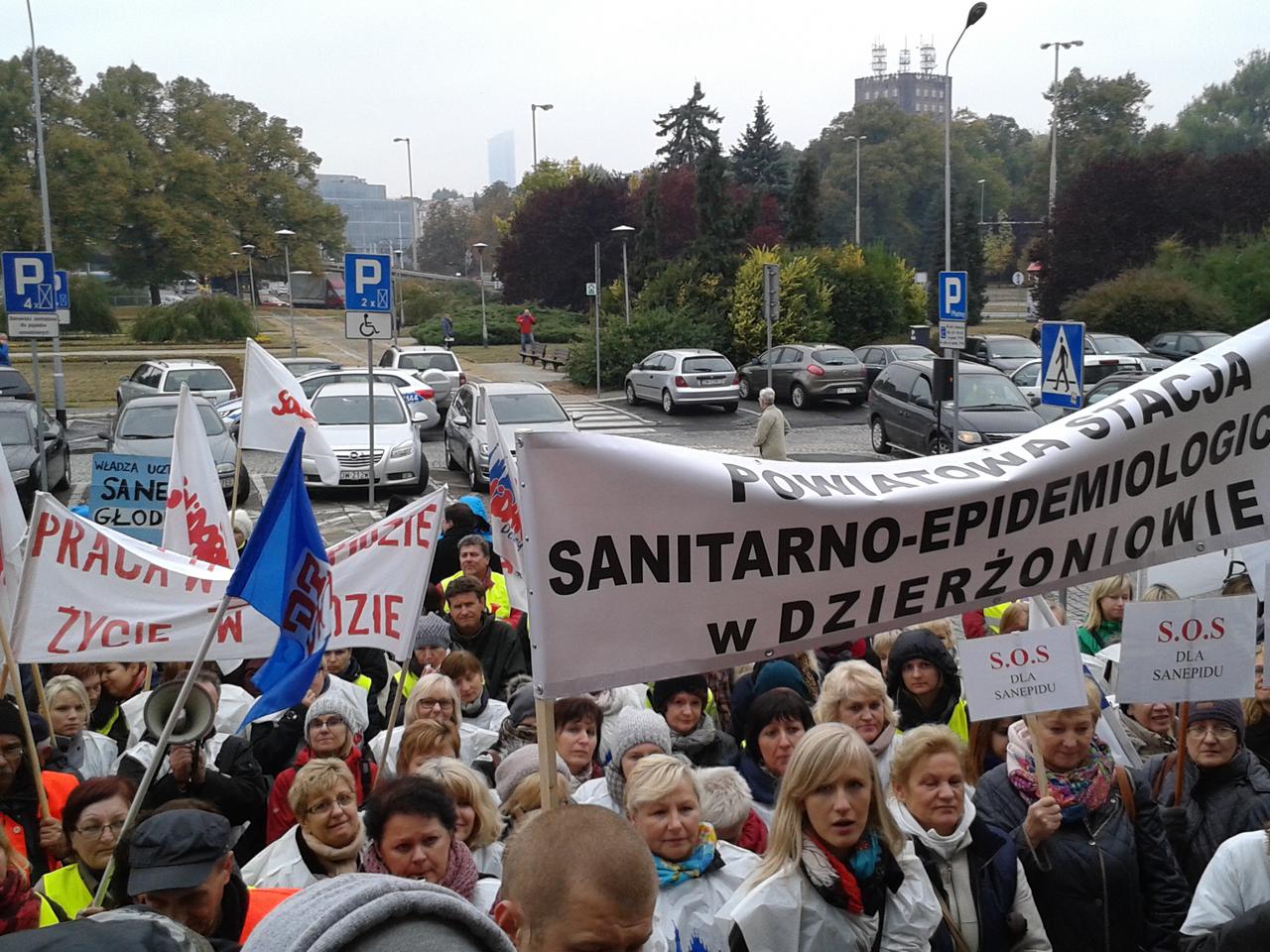 Praca w sanepidzie równa się życie w bidzie. Będzie strajk? [AUDIO, ZDJĘCIA]