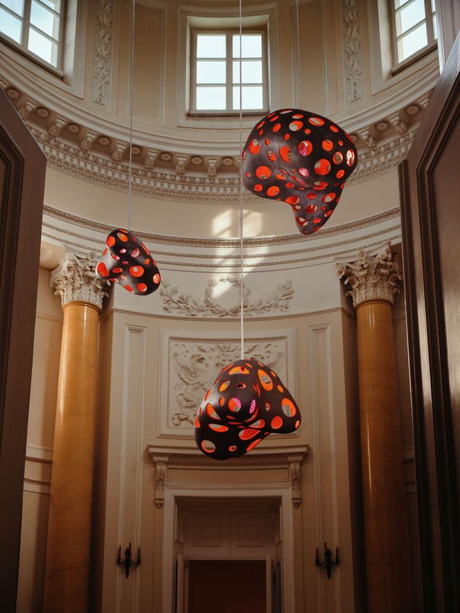 Rzeźbiarskie lampy znanych polskich artystów na jubileuszowej aukcji Przyjaciół Muzeum Narodowego w Warszawie