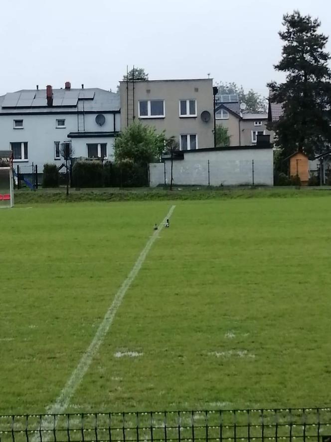 Boisko w Piekarach Śląskich zostało ponownie zalane