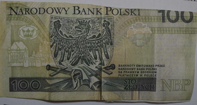 Chciała zapłacić za zakupy fałszywym banknotem