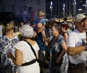 Potańcówka przed Teatrem Śląskim w Katowicach