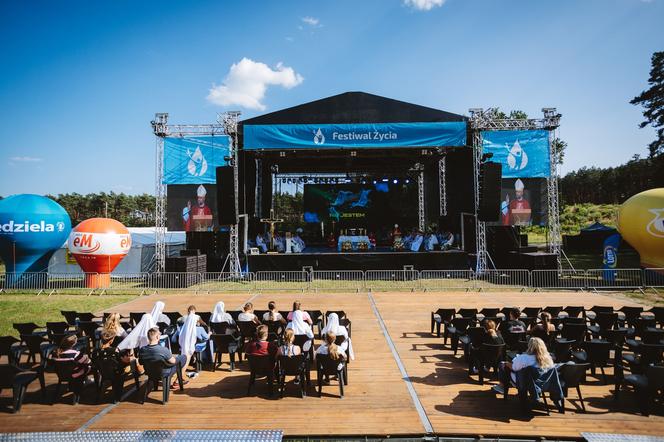 Festiwal Życia w Kokotku trwa. To chrześcijański Woodstock ZDJĘCIA 