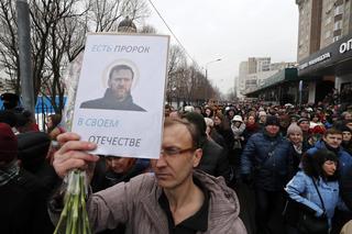 Pogrzeb Nawalnego w Moskwie. Na ulicach policja, barierki i problemy z internetem. Zdjęcia 