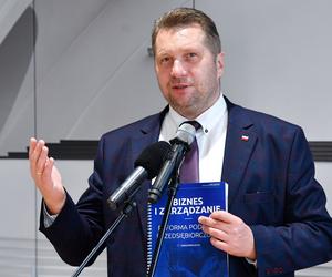 Nowy przedmiot w szkole. Biznes i zarządzanie będzie można zdawać na maturze! Minister Czarnek: to będzie nowość na skalę dotąd niespotykaną