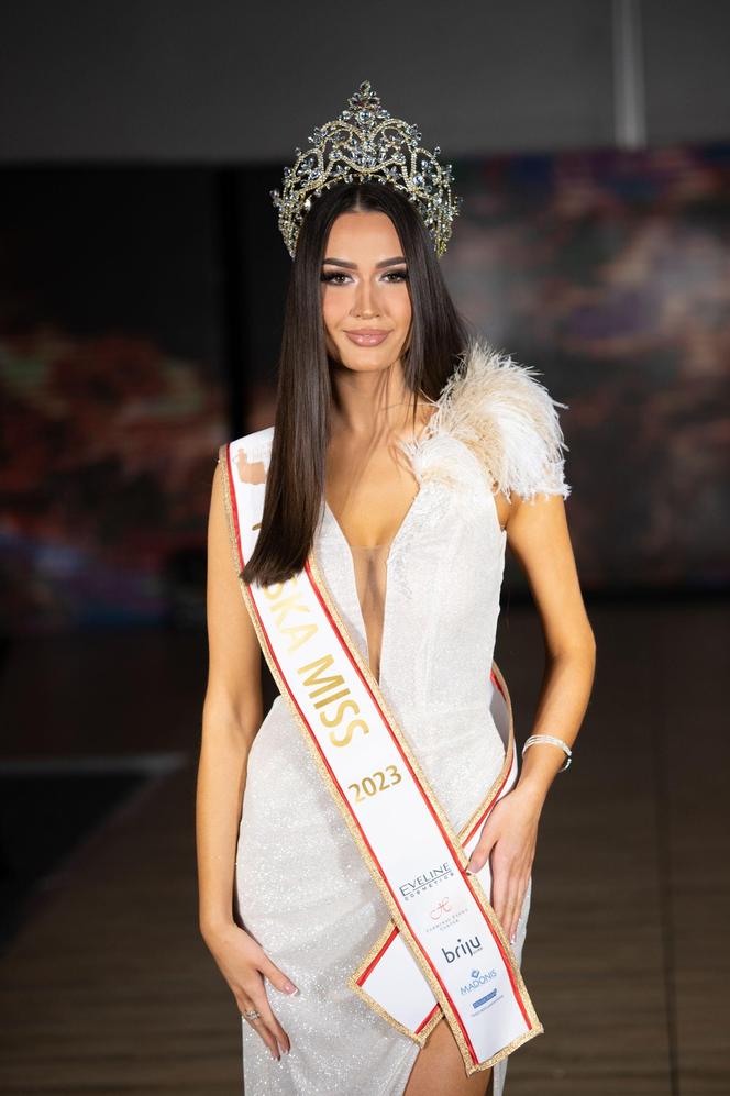 Justyna Haberka - Polska Miss 2023 śpiewa o tęsknocie. Kto oklaskiwała ją podczas premiery singla?