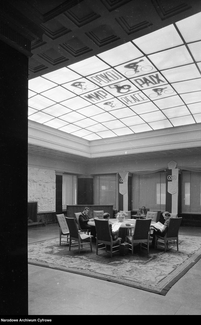 Hotel Warszawa w Prudentialu w latach 50.