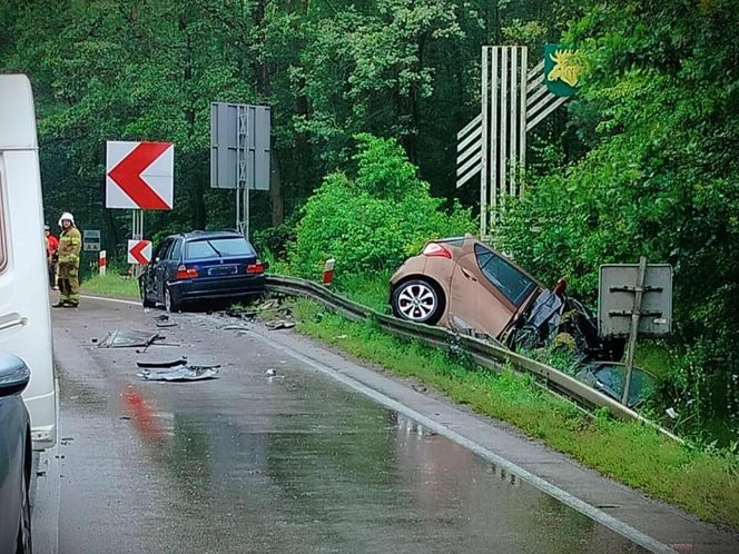 Ciężarówka staranowała dwa samochody. 60-latka nie miała szans