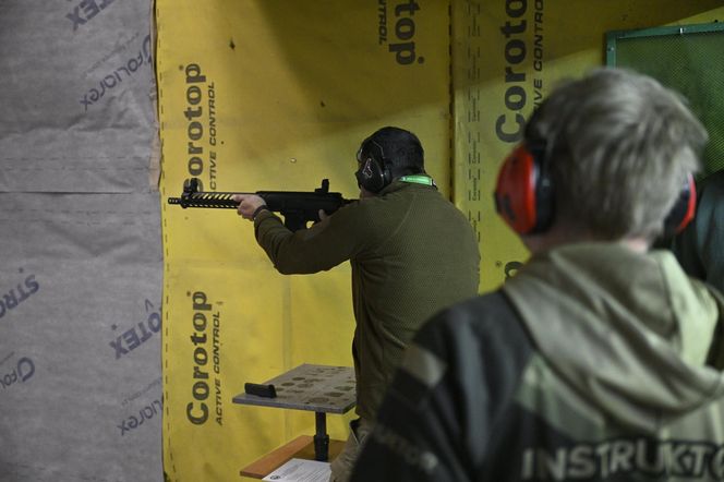 Zawody strzeleckie w Warszawie. Z bronią weterani, funkcjonariusze i żołnierze
