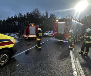 Tragiczny wypadek na DK 10 w Przyłubiu! Nie żyje jedna osoba, a kilka zostało rannych [ZDJĘCIA]