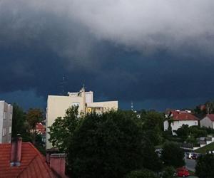 Niebezpieczne burze i alert trzeciego stopnia na Dolnym Śląsku. Tak to wygląda z Waszych okien [ZDJĘCIA]