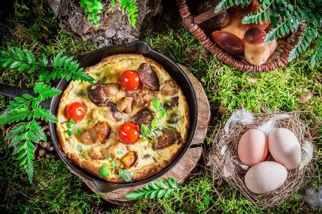 Omlet biszkoptowy z grzybami leśnymi: pyszny obiad na szybko