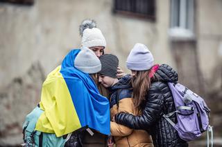 Kobiety i dzieci z Ukrainy mogą trafić w ręce handlarzy ludźmi - alarmuje UNICEF. Jak im pomóc?