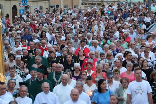76. rocznica Cudu Lubelskiego. Procesja różańcowa w centrum Lublina