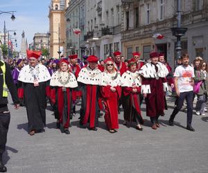 Pochód Juwenaliowy Łódzkich Uczelni. Studenci przejęli Łódź! [ZDJĘCIA]