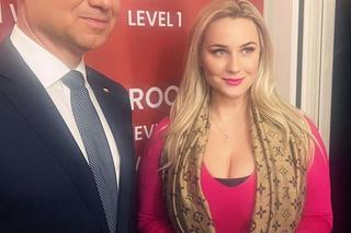 Anna Marisax słynie z ogromnego biustu. Spotkała się z Andrzejem Dudą