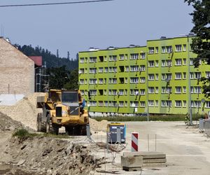 Stronie Śląskie niemal rok po powodzi. Jak wygląda dziś miejsce, gdzie pękła tama? 