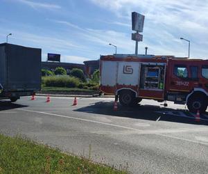 Zderzenie dwóch ciężarówek na Rondzie Gronowo w Lesznie 