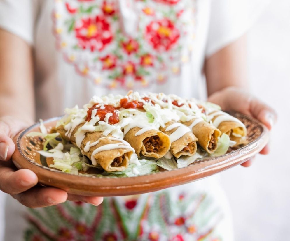 Chrupiące z zewnątrz i pikantne w środku. Taquitos to idealna przekąska