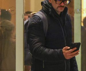 Łukasz Mejza jeździ autobusem