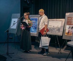 Decyzją Kapituły Nagrodę Główną w Konkursie zdobyła Dorota Filipiak za książkę  „Bug z Tobą. Historie o życiu i śmierci na wsi nadbużańskiego Podlasia”