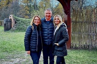 Beata Mazurek z PiS balowała na weselu Cichopek i Kurzajewskiego. Była posłanka wyglądała jak milion dolarów!