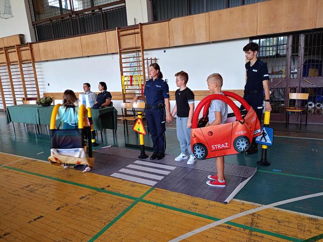 Dzieci z siedleckiej "Ósemki" chętnie uczestniczyły w zajęciach z policjantami