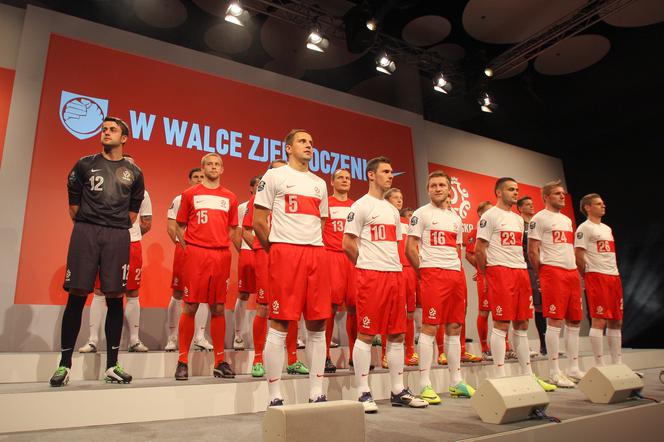 Koszulki na Euro 2012. We Wrocławiu zaprezentowano nowe koszulki reprezentacji Polski - ZDJĘCIA