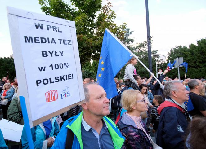 Protest w obronie TVN w Warszawie