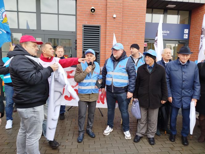 Pracownicy Zakładu Linii Kolejowych pikietowali w Siedlcach! Poparli ich siedleccy radni