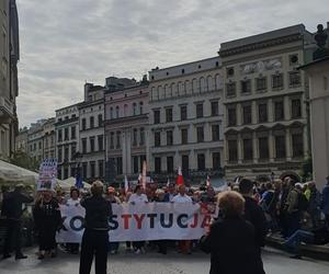 Przez Kraków przeszedł marsz solidaryzujący z warszawskim Marszem Miliona Serc