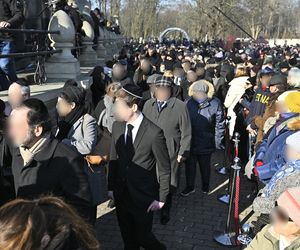 Warszawa pożegnała Mariana Truskiego. Wzruszające przemówienia na pogrzebie. „Przyjaciel i wybitny autorytet” 