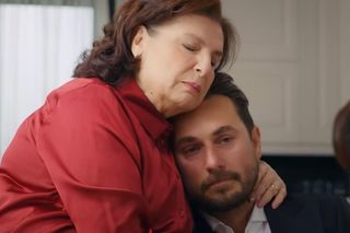 Miłość i nadzieja Kuzey obieca matce, że zapomni o Elif