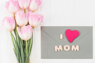 Kartki na Dzień Matki 2023. Piękne obrazki z życzeniami i wierszyki za darmo