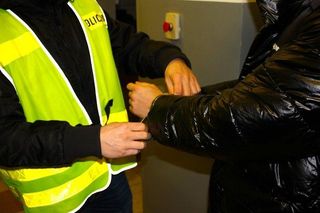 Złodzieje jak z filmu Gang Olsena. Za pomocą koparki próbowali okraść kantor