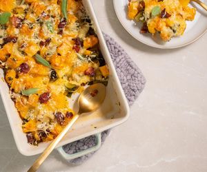 Keto zapiekanka z kurczakiem i warzywami. Prosty przepis na dietetyczny obiad