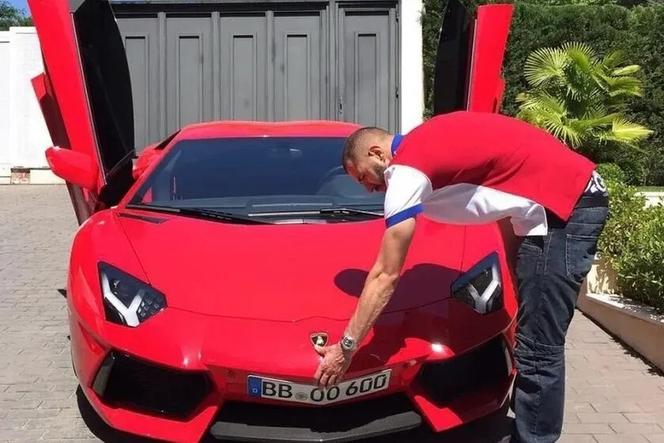 Lewandowski kontra Benzema: Piękne kobiety i szybkie fury