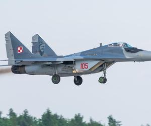 Uderzenie fali dźwiękowej samolotu MiG-29! Uszkodzone zostały dachy domów 