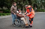 Na sygnale odc. 696. Nowy (Kamil Wodka), Wiktor Banach (Wojciech Kuliński), Luigi (Saverio Fabbri)
