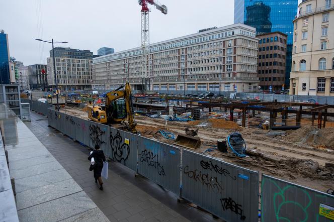 Budowa parkingu podziemnego pod placem Powstańców Warszawy w listopadzie 2023 r.