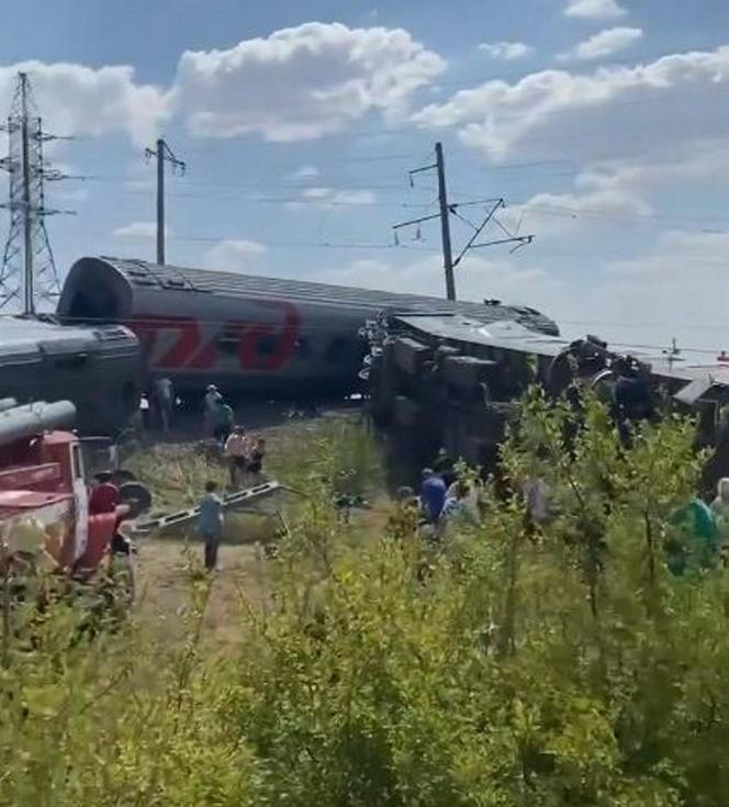 Osiem wagonów pociągu pasażerskiego relacji Kazań-Adler wykoleiło się pod Wołgogradem w Rosji