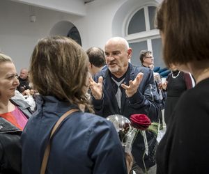 Gwiazdor Na Wspólnej zaatakowany przez fankę! Niech pan już przestanie chlać!