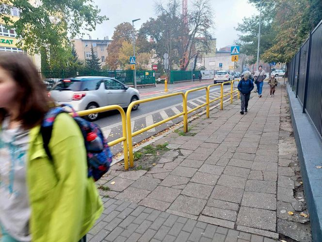 Dzieci wyszły na ulice przed bydgoskimi szkołami. Chcą, żeby ich droga na lekcje była bezpieczna!