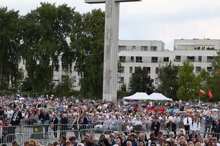 Tłum pielgrzymów w Warszawie. Wierni przybyli na beatyfikację kard. Stefana Wyszyńskiego