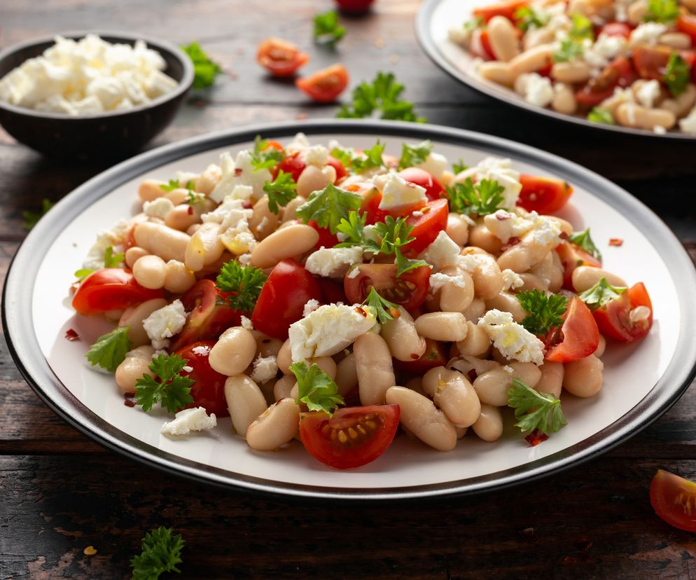 Fasola z puszki, pomidorki i ser feta - to połączenie jest genialne